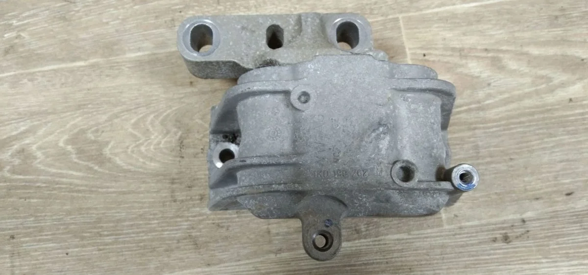 Подушка двигателя Audi A3 8P рестайлинг 2 (2008—2013) A3 8P рестайлинг 2 (2008—2013) 8P