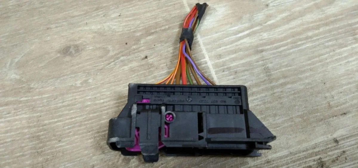 Разъем Volkswagen Caddy III (2004—2010) Caddy III (2004—2010) 362, 365, 3C2, 3C5, A32, A33, A34, 2KA, 2KB, 2KH, 2KJ, KF1, 162, 163, 1K2, AV2, AV3, AY2, AY3, 137, 138, 5N1, 5N2, 7N1, 7N2, 0F1, 542, 545, 551, 572, 582, NJ2, NJ5, 2HA, 2HB, S1B, 357, 358, 601, 602, 603, 604, 612, 614, 641, 642, 643, 644, 6C1, 6R1, CK4, 7