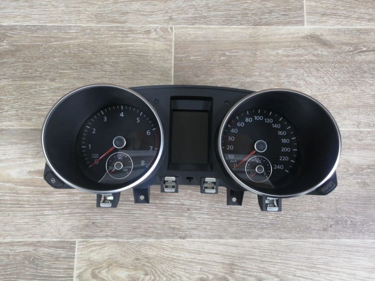 Панель приборов Volkswagen Golf Mk6 (2008—2012) Golf Mk6 (2008—2012)