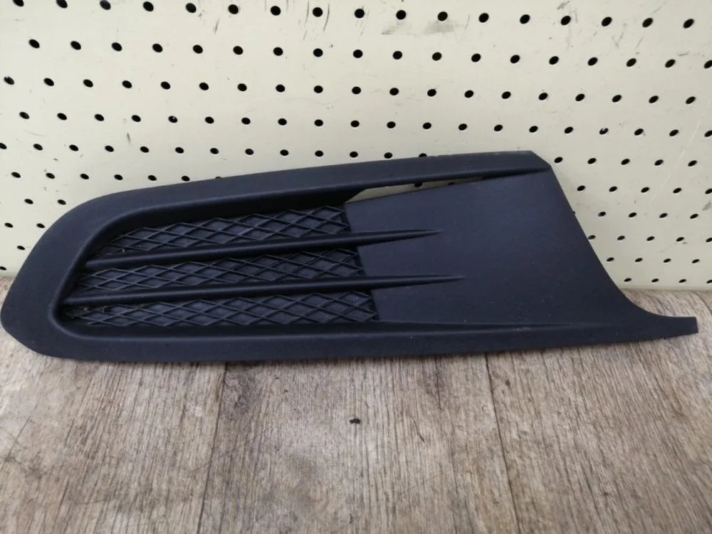 Решетка в бампер Volkswagen Jetta VI (2010—2015) Jetta VI (2010—2015) 163, AV3