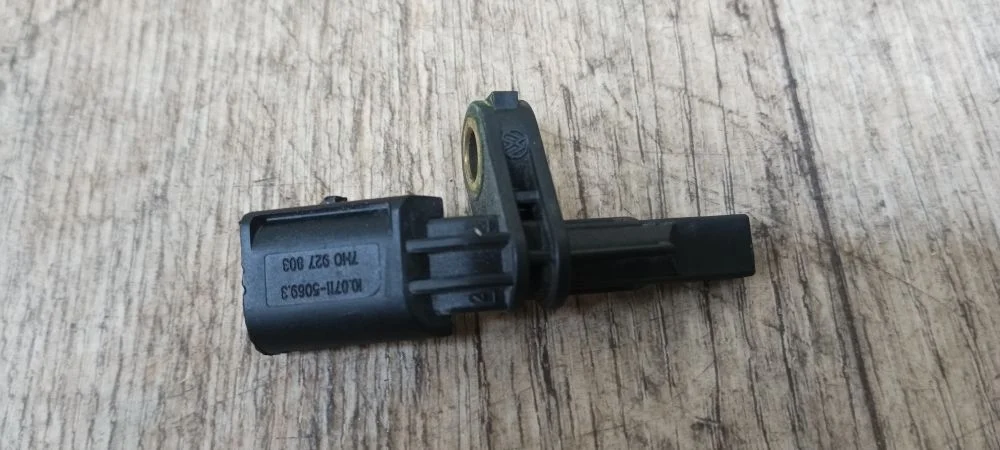 Датчик ABS передний Volkswagen Passat B7 (2010—2015) Passat B7 (2010—2015) 2CA, 2CB, 2CH, 2CJ, SAA, SAB, SAH, SAJ, 362, 365, 3C2, 3C5, A33, A34, SCB, SCC, SYI, SYJ, SYM, SZB, SZC, SZD, SZH, SZI, SZJ, SZK, SZO, SZP, SZQ, SZS, SZT, SZU, SZV, SZW, SZX, SZY, SZZ, UYB, UYC, UYD, UYI, UYJ, UYK, UYL, UYM, UZB, UZC, UZD, UZH, UZI, UZJ, U