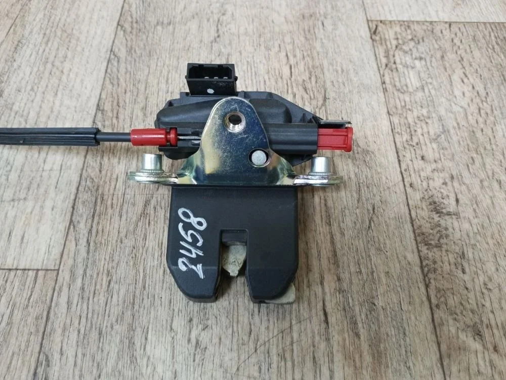 Замок багажника Volkswagen Polo V Polo V рестайлинг (2015—2020) NA2, 601, 602, 603, 604, 612, 641, 642, 643, 644