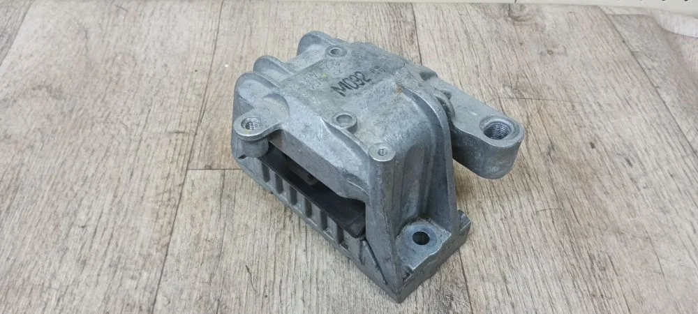 Опора двигателя Skoda Octavia II рестайлинг (2008—2013) Octavia II рестайлинг (2008—2013) 1Z3, 1Z5, 933, 5P1, 5P5, 5P8, 163, 1P1, 1T3, 517, 5K1, AJ5, 521, 5L6, 5L7, 676, 677, 5C1, 5C2, 5C7, 5C8, 8P1, 8PA, 8P7, 8PAXW, 8PAXX