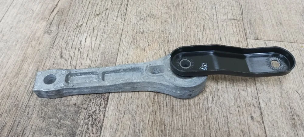 Опора двигателя задняя Volkswagen Golf Plus II (2009—2014) Golf Plus II (2009—2014) 2CA, 2CB, 2CH, 2CJ, 2KA, 2KH, SAA, SAB, SAH, SAJ, 1F7, 521, 5M1, 5K1, AJ5