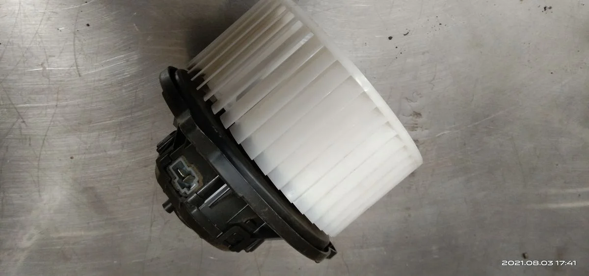 Моторчик отопителя Hyundai i30 II рестайлинг (2015—2017) i30 II рестайлинг (2015—2017)