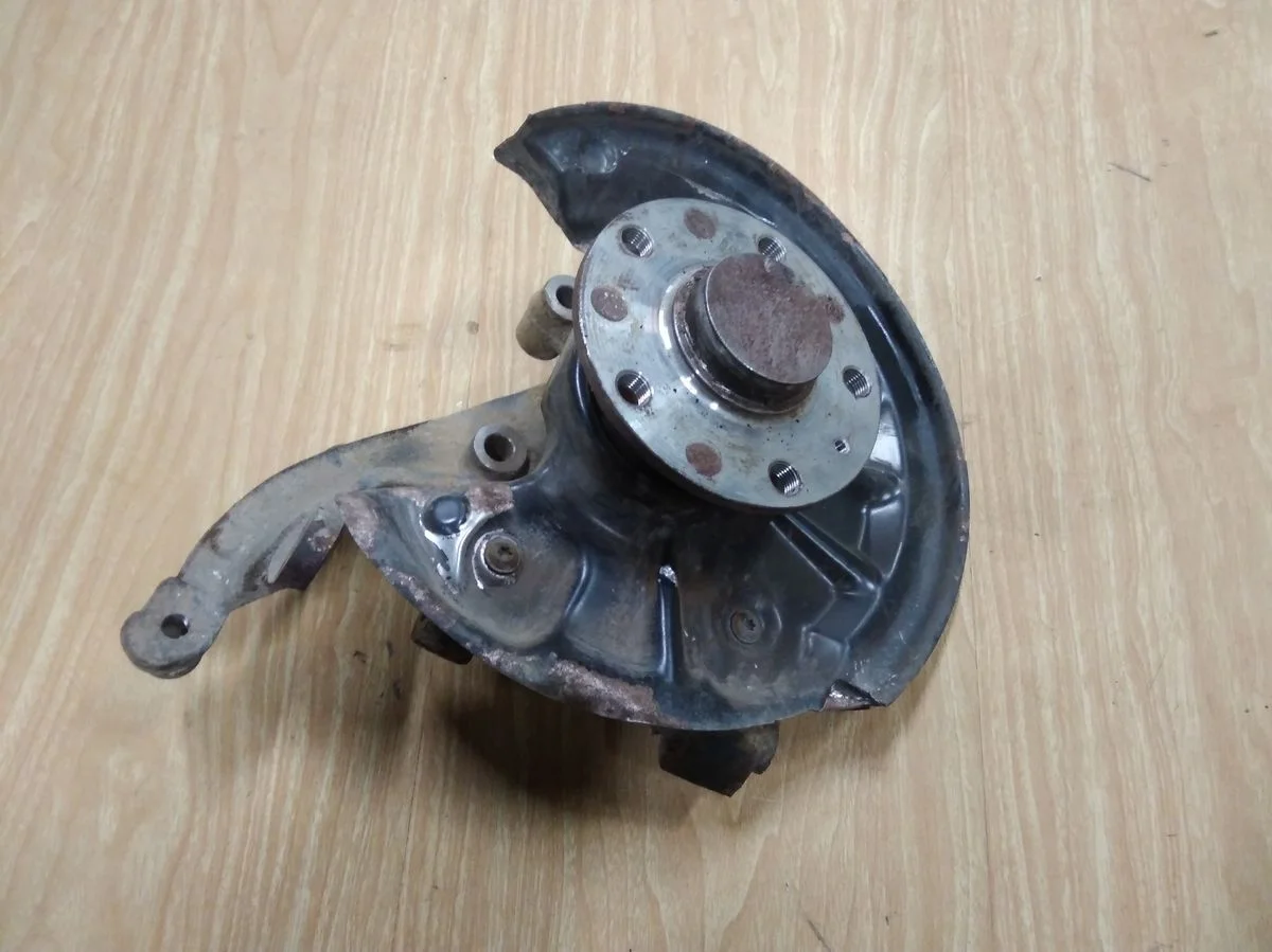 Кулак поворотный задний Volkswagen Golf Mk7 (2012—2017) Golf Mk7 (2012—2017) 5E3, 5E5, NL3, NR3, 5F1, 5F5, 5F8, AM1, AN1, 5G1, AU1, BA5, BQ1, BV5, 8V1, 8VA, 8VF, 8VK, 8VM, 8VS, 8V7, 8VE