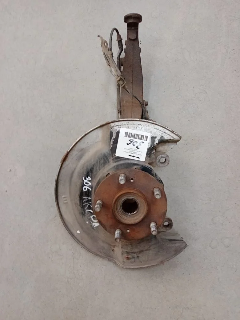 Кулак поворотный передний правый Honda Accord 7 Accord VII (2002—2006) ABA-CL7, ABA-CL8, ABA-CL9, ABA-CM2, ABA-CM3, CBA-CL7, CBA-CM2, CL7, CL8, CL9, CM1, CM2, CM3, DBA-CL7, DBA-CM1, DBA-CM2, LA-CL7, LA-CL8, LA-CL9, LA-CM2, LA-CM3, UA-CL7, UA-CM2, DBA-UC1, UA-UC1, UC1