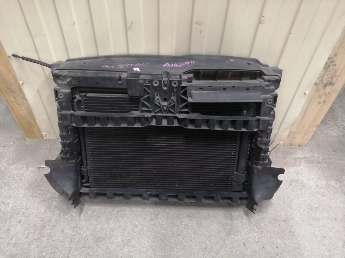 Рамка радиатора Volkswagen Golf Mk6 (2008—2012) Golf Mk6 (2008—2012) MK6, 5K, MK6, 5K