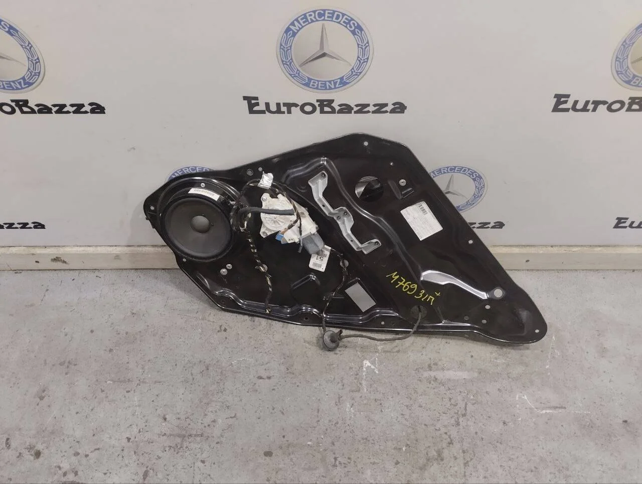 Стеклоподъемник задний правый Mercedes W251