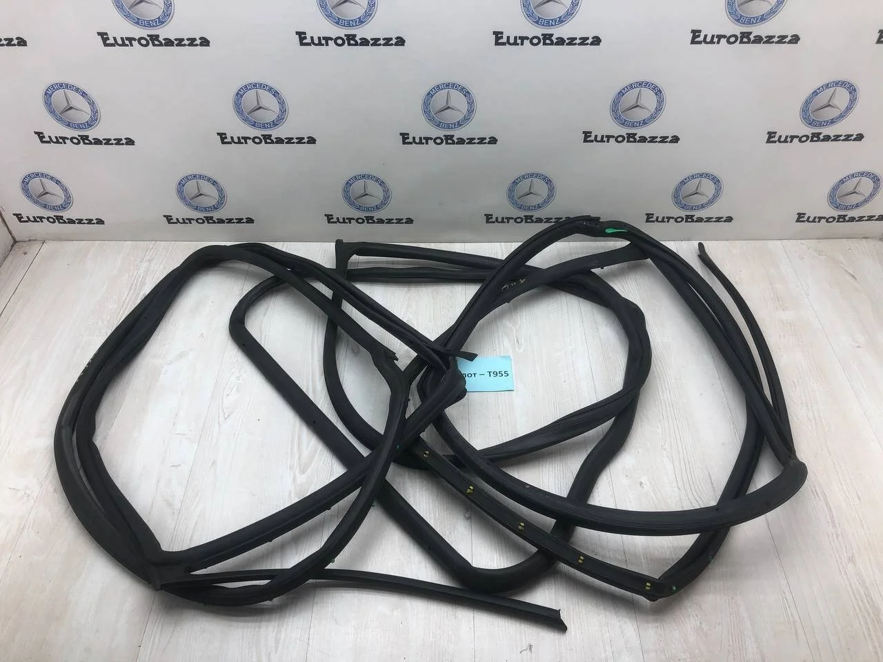 Резиновый уплотнитель на двери Mercedes W203 Wagon