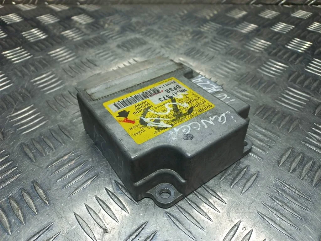 Блок управления SRS (AIR BAG) MITSUBISHI LANCER I