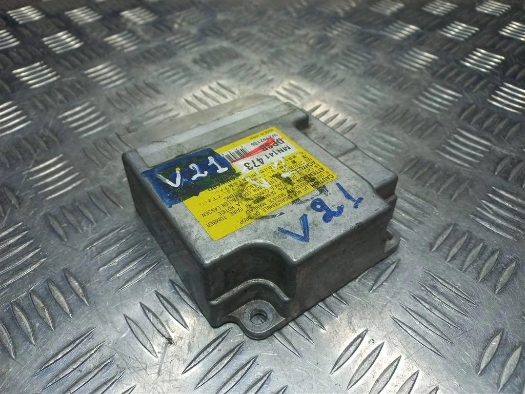 Блок управления SRS (AIR BAG) MITSUBISHI LANCER I