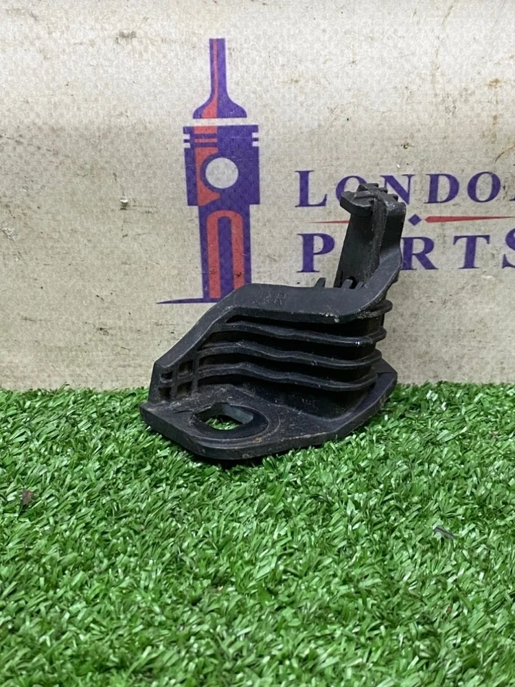 Кронштейн крепления фары BMW F30