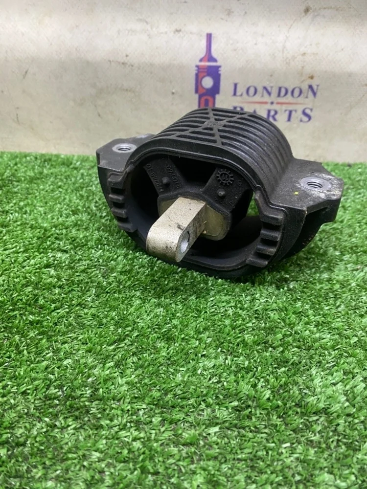 Подушка кпп BMW 520i F10