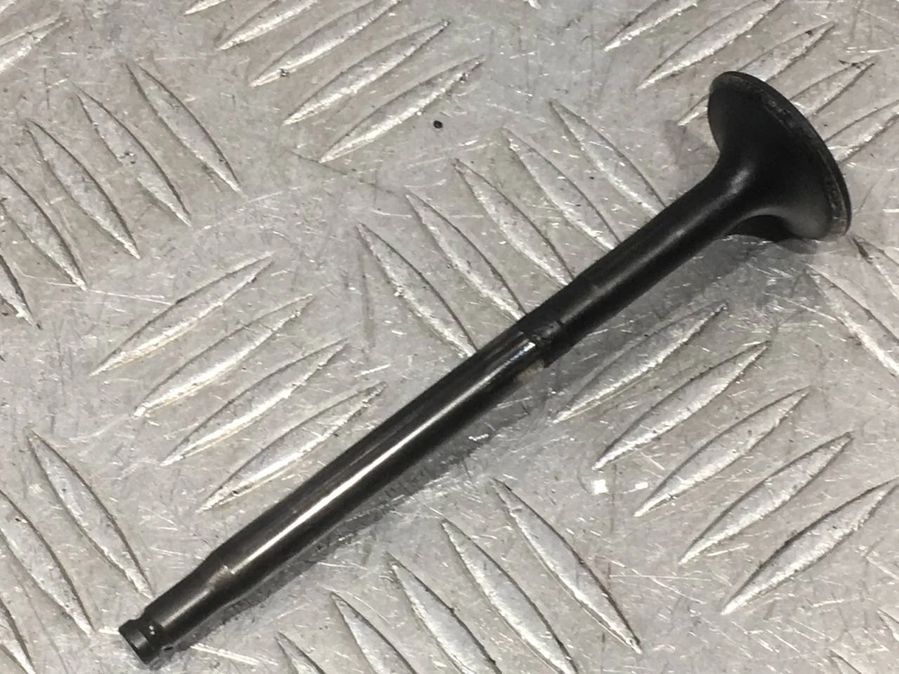 [Б/У] Клапан выпускной 26.2x7x104.5 Mercedes [Код: 00582721 ]