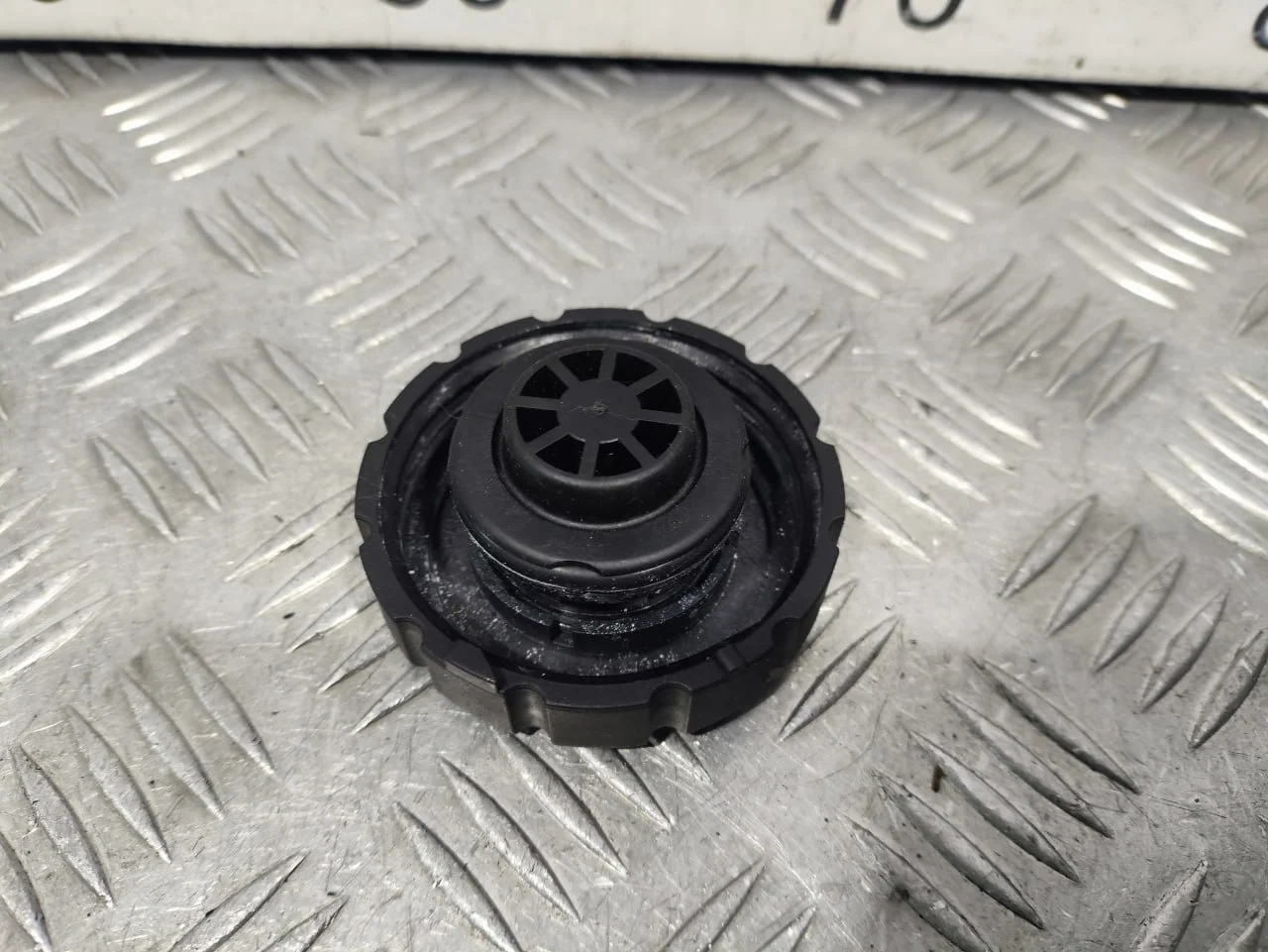 [Б/У] Крышка расширительного бачка MB [Код: 00582013 ]