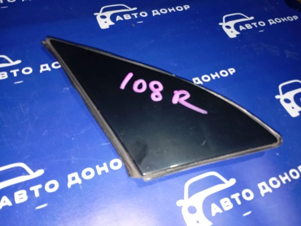 уголок крыла MITSUBISHI CHARIOT GRANDIS N94W 4G64