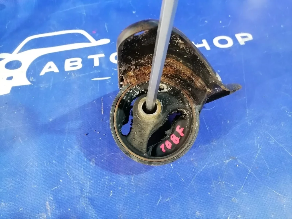 подушка двигателя MITSUBISHI CHARIOT GRANDIS N94W 4G64