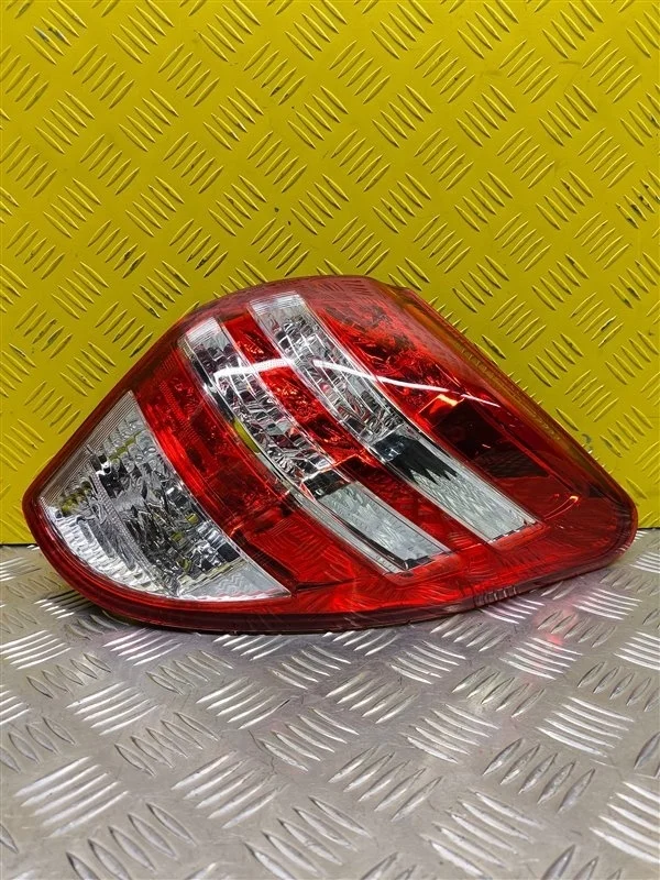 Фонарь задний правый Toyota Rav 4 (Xa30) (2005-2014) 2011 8155142120