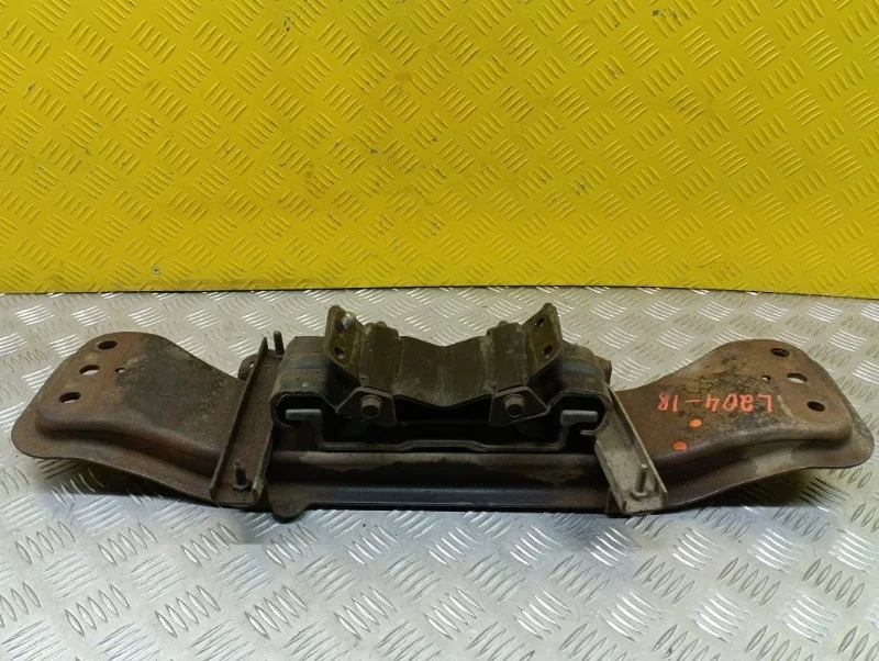 Балка под КПП Mitsubishi L200 (2006-2015) 2007 MR995060 ПИКАП 2.5 D 4D56