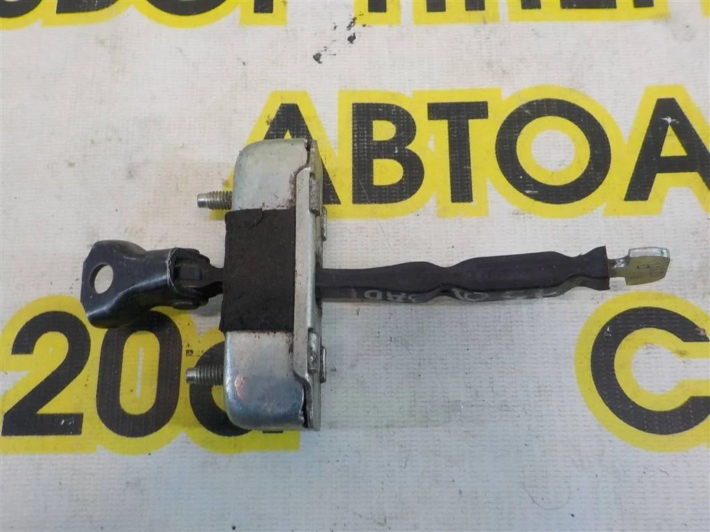 Ограничитель двери Toyota Corolla X (2006—2010)