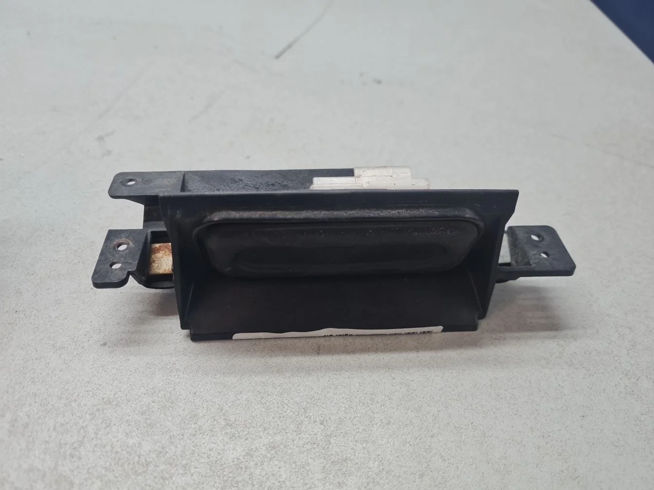 Кнопка открывания багажника для Peugeot 308 T9 2014-