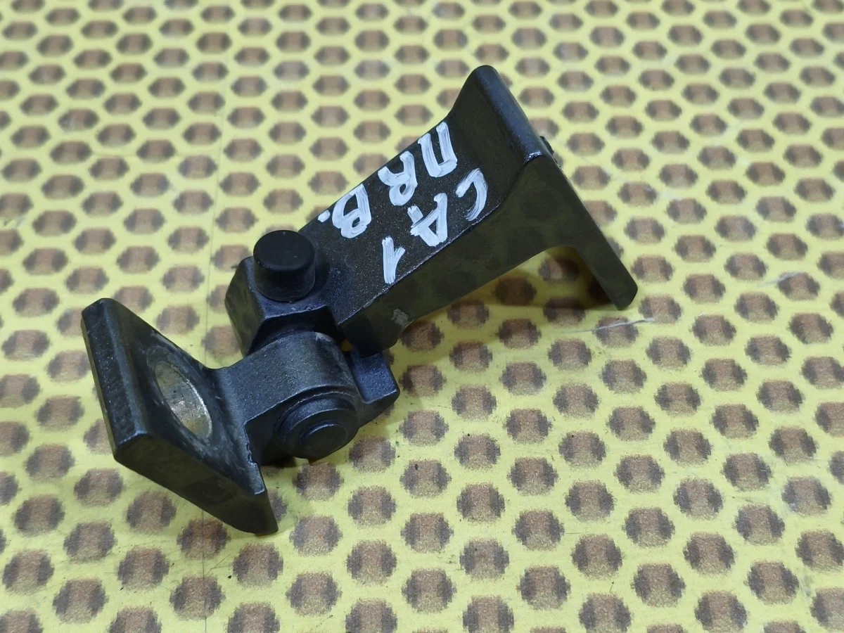 Петля двери передняя верхняя Volkswagen Teramont 2018 8V5833404C CA1 CXDA, правая