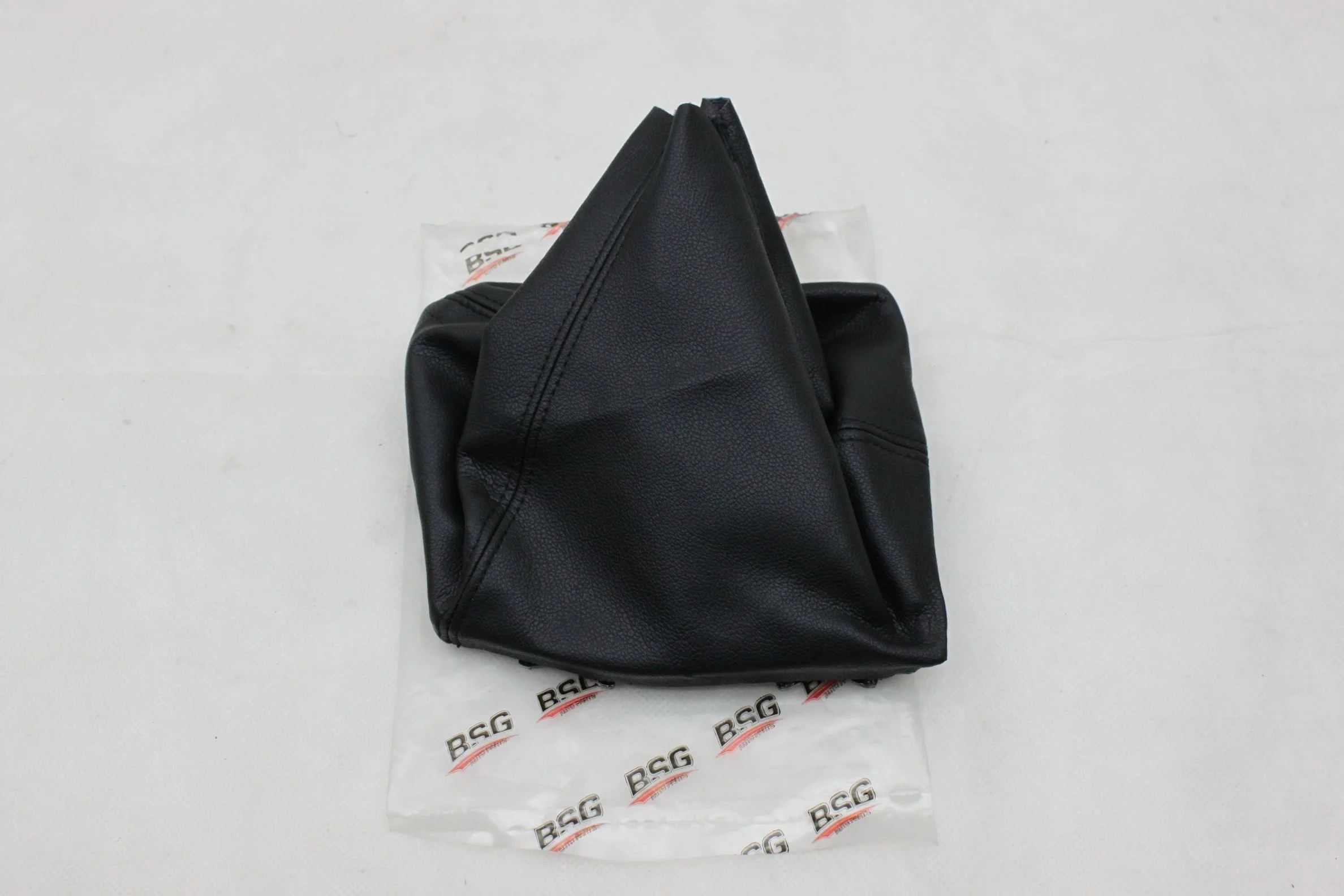 Кожух на ручку МКПП новый Турция Опель Астра Н (h)