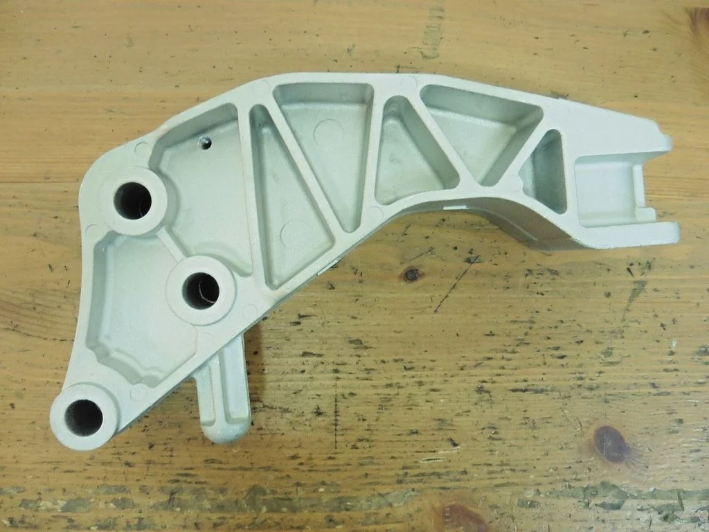 Кронштейн двиг задний АКПП новый Опель Астра Н (h)