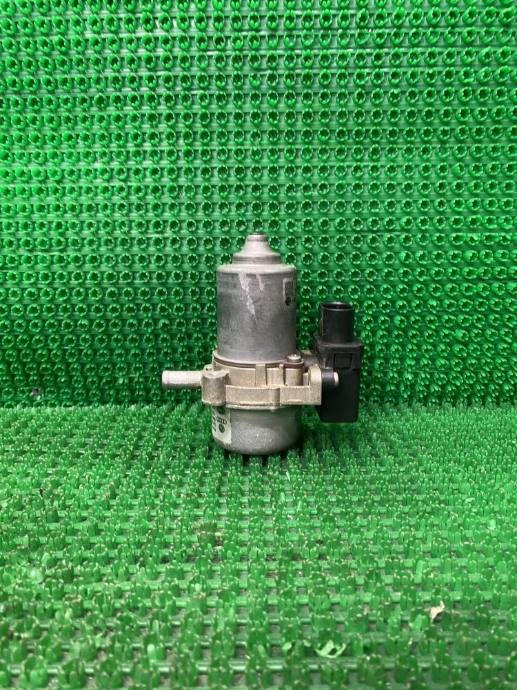 Вакуумный насос 1J0612181D A3 8L рестайлинг (2000—2003) В наличии