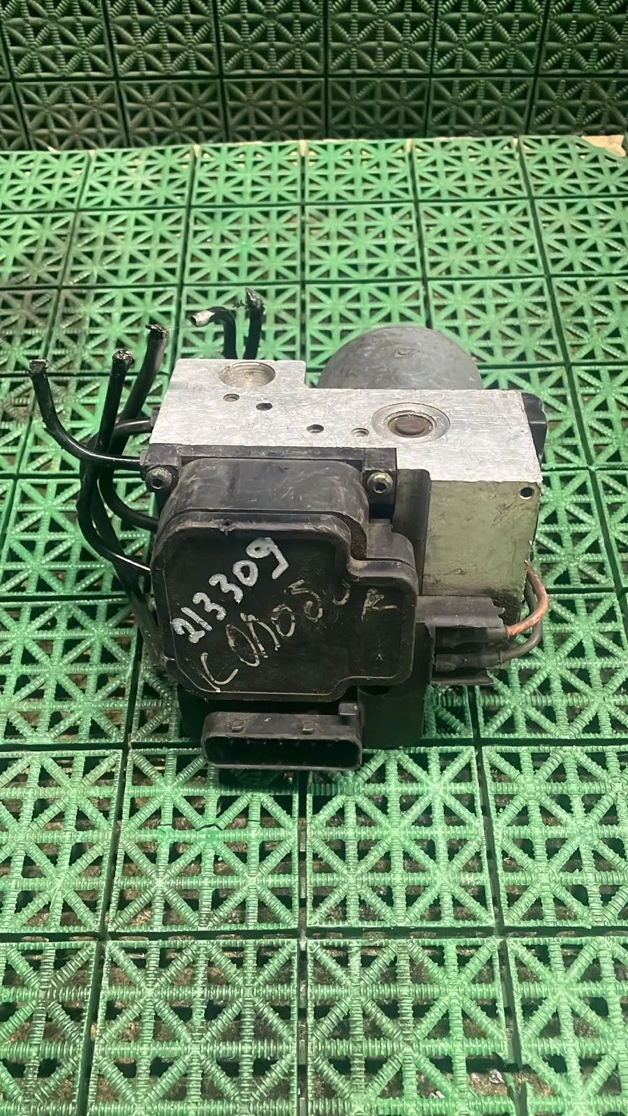 Блок ABS 8E0614111T Б/У A4 8D(1995-2001);PASSAT B5(1997-2000)