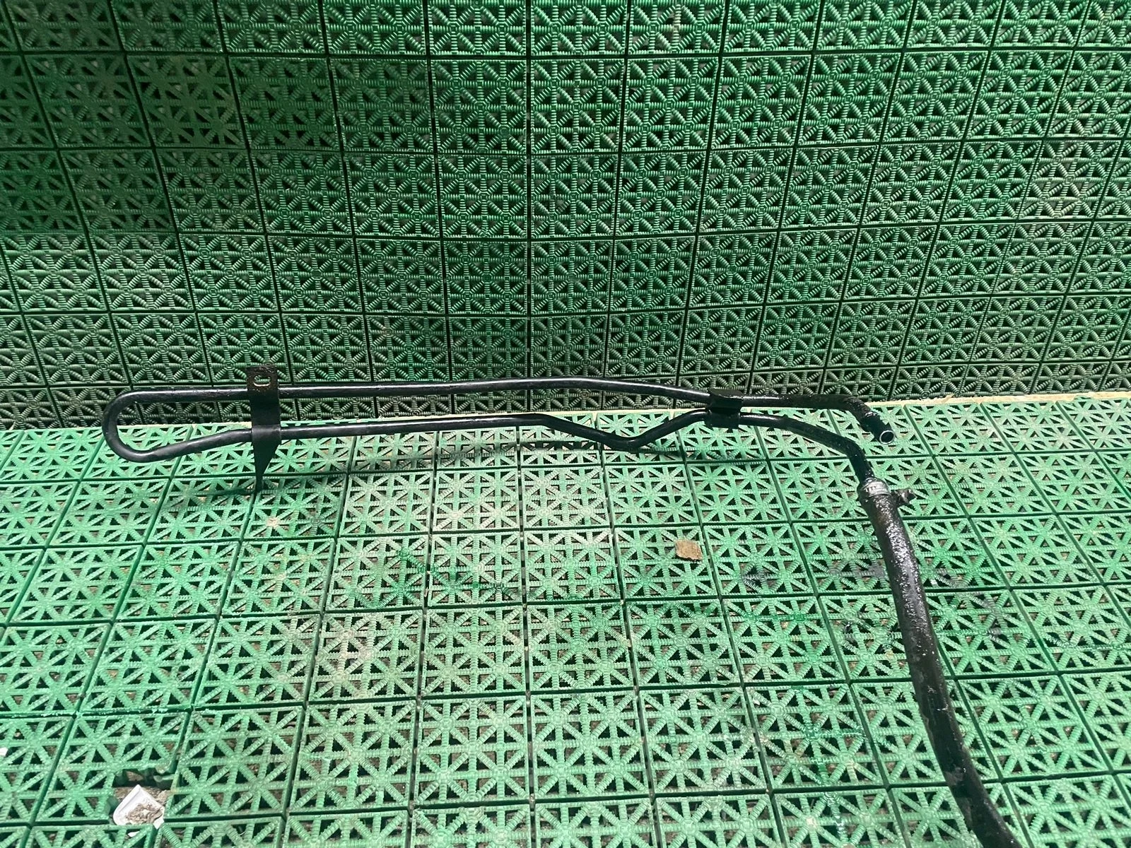 Трубка охладителя гидроусилителя руля радиатор ГУРа AUDI A4 8D, VOLKSWAGEN PASSAT B5/B5+ 1997- б/у A4 8D(1995-2001);PASSAT B5(1997-2000);PASSAT B5+(2001-2004)