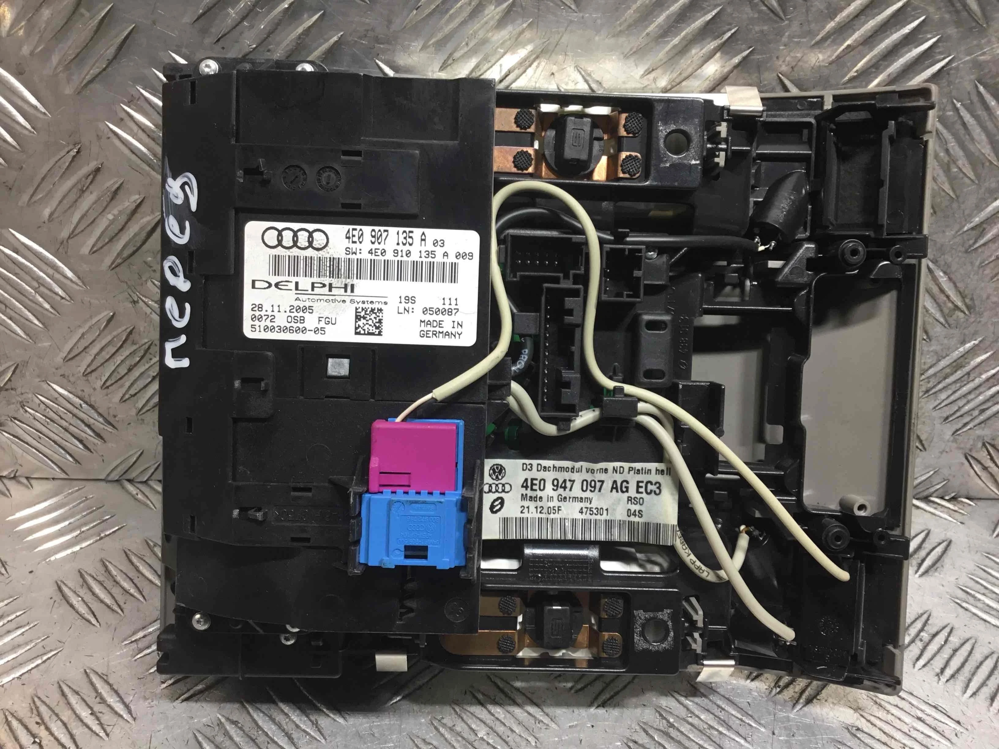 Фонарь салона (плафон) Audi A8 A8 D3 (4E2) 2002 - 2010 дизель 4.2 TDI Автомат Седан