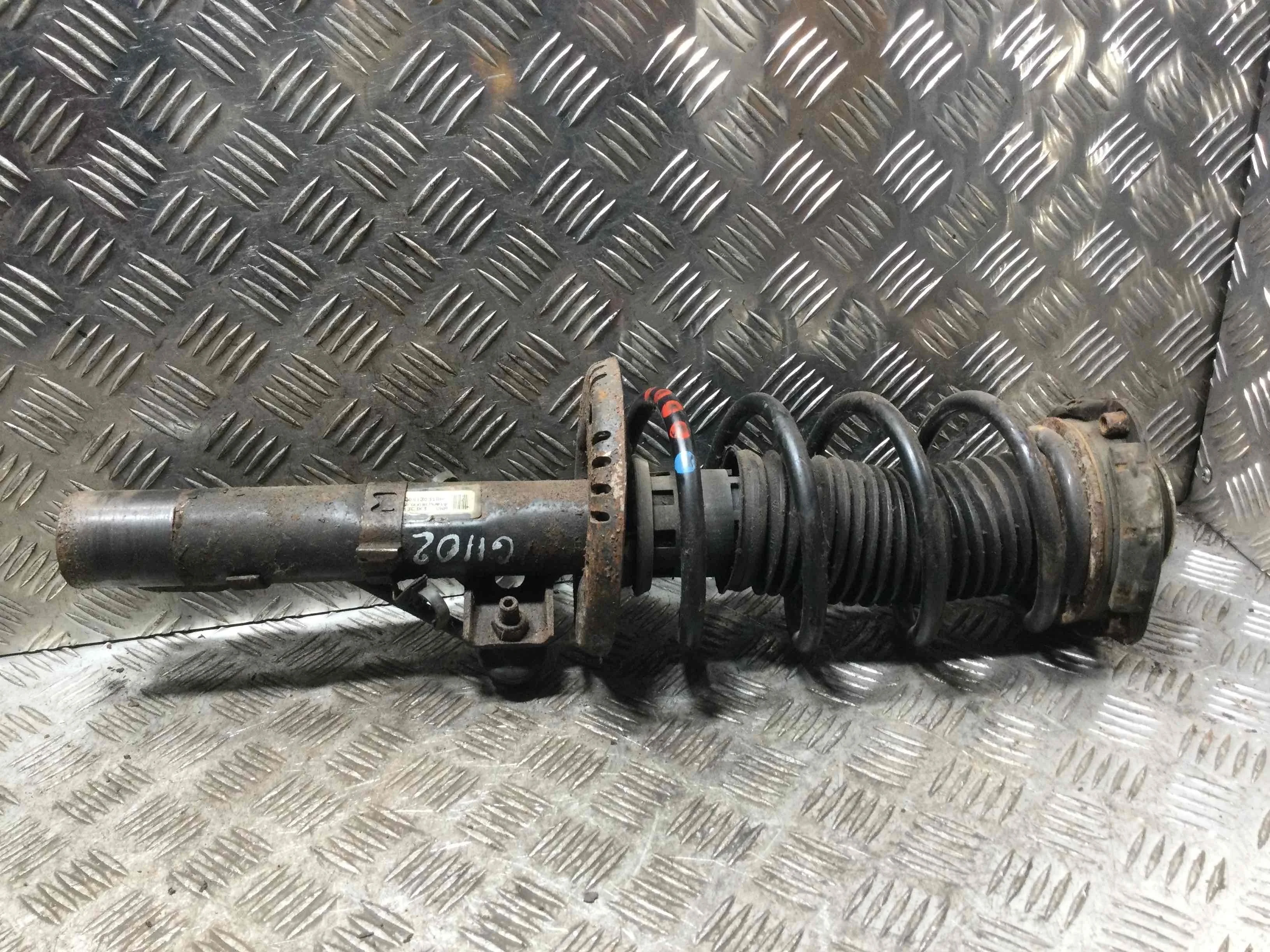 Стойка передняя правая Skoda Fabia 1 поколение [рестайлинг] (2004-2007) бензин 1.4 i Механика Седан