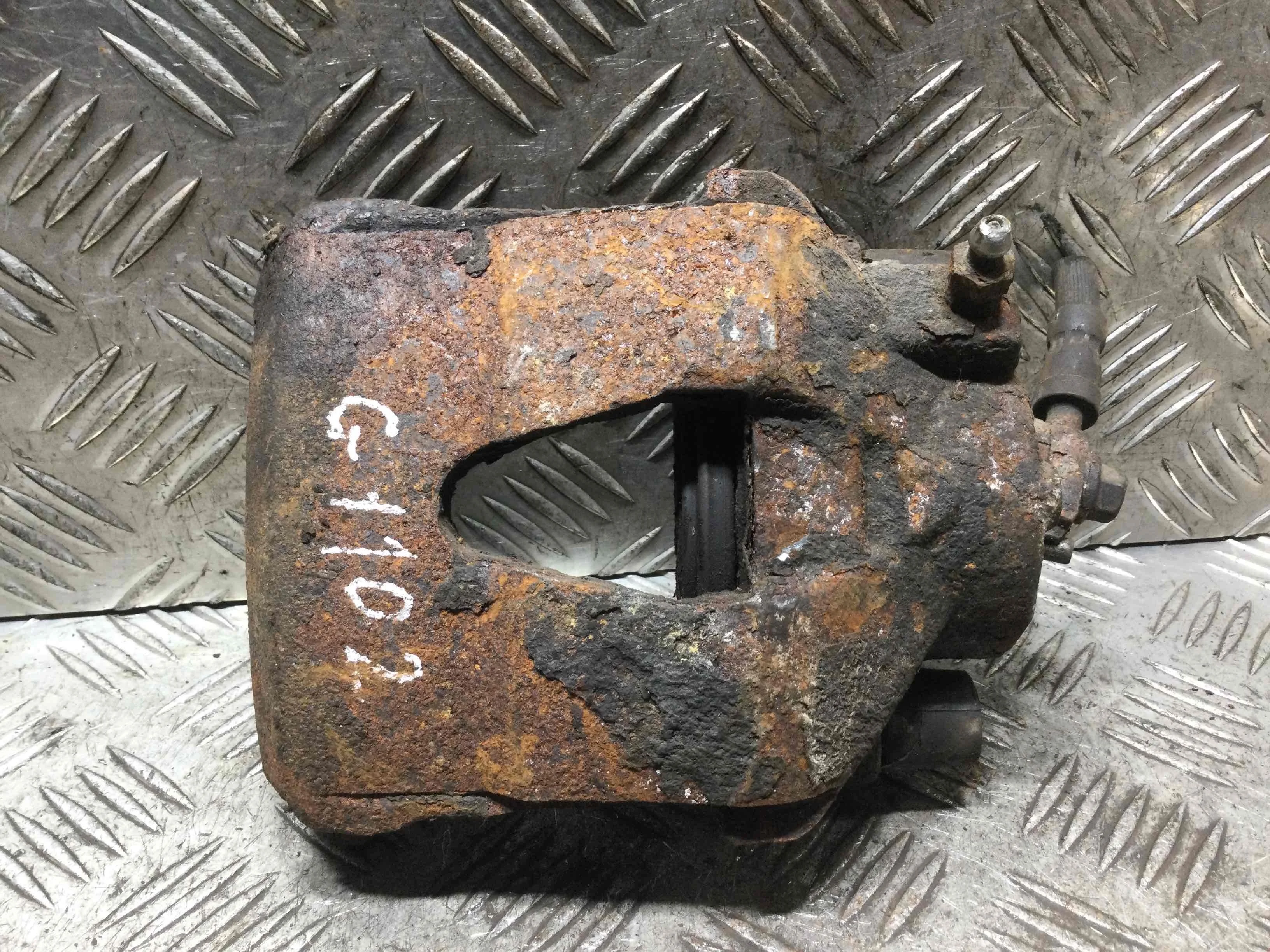 Суппорт передний правый Skoda Fabia 1 поколение [рестайлинг] (2004-2007) бензин 1.4 i Механика Седан