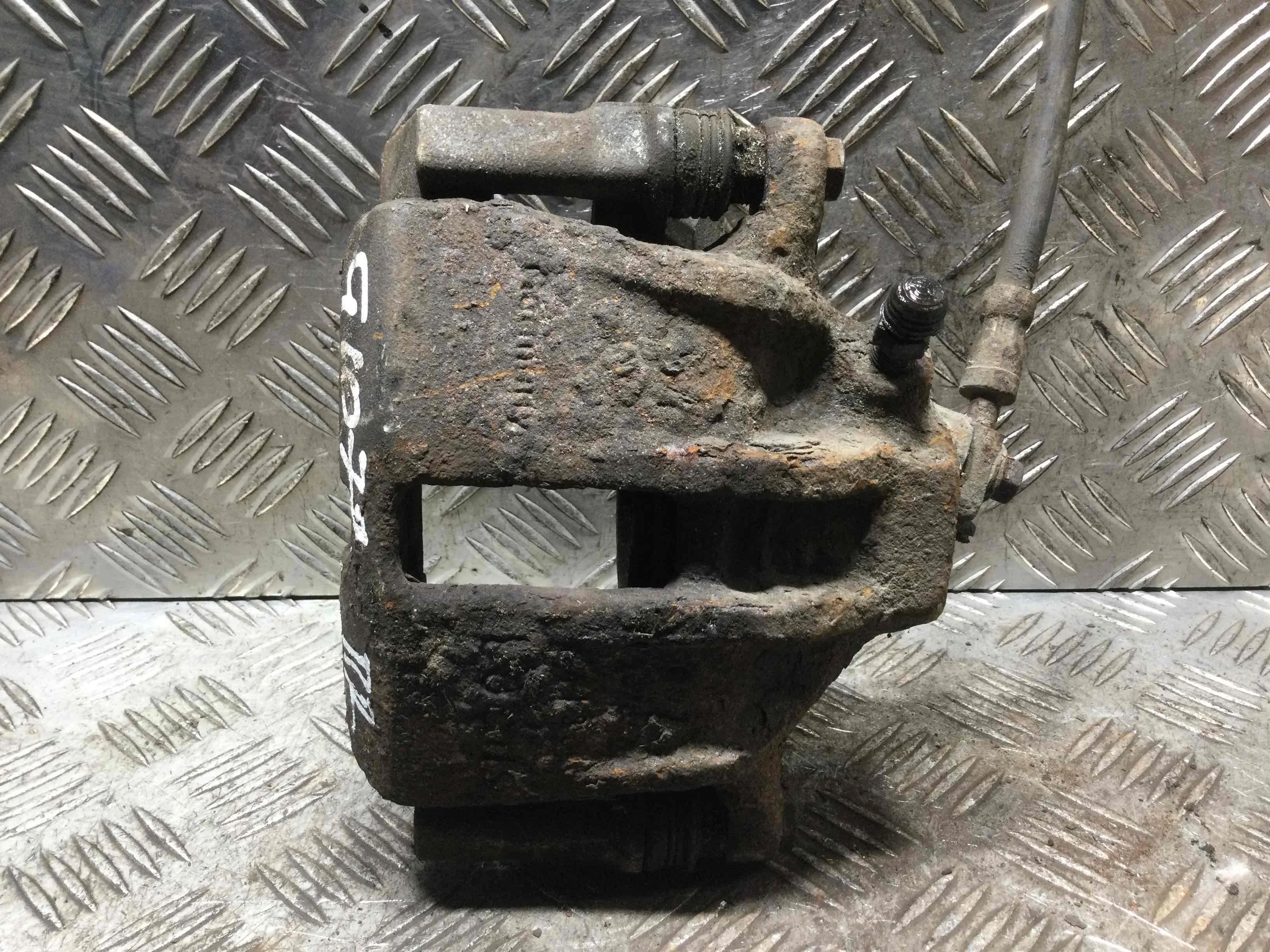 Суппорт передний правый Volkswagen Polo 4 поколение (2001-2005) бензин 1.4 i Механика Х/б