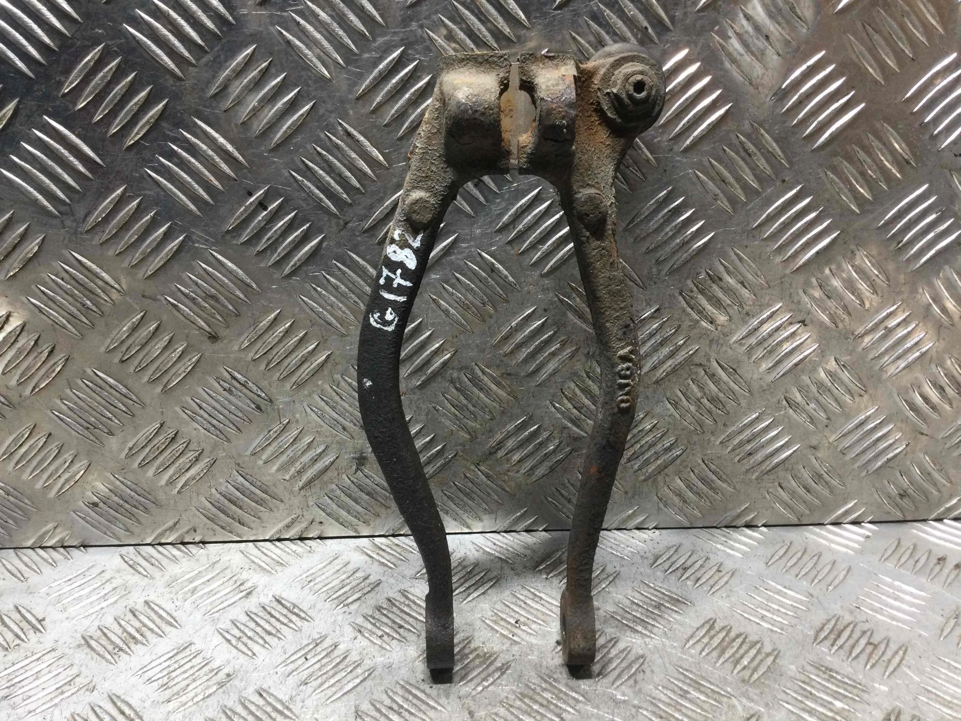 Вилка амортизатора Mazda 6 6 I (GG,GY) 2002 - 2007 бензин 2.0 i Механика Х/б