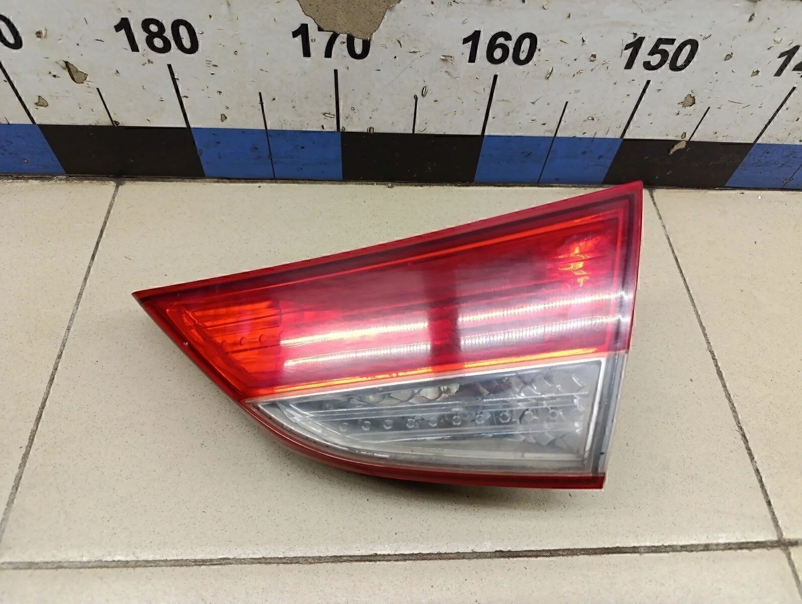 Фонарь задний внутренний правый Elantra 2011-2016