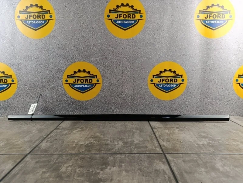 Уплотнитель стекла Land Rover Range 4 2015 L405