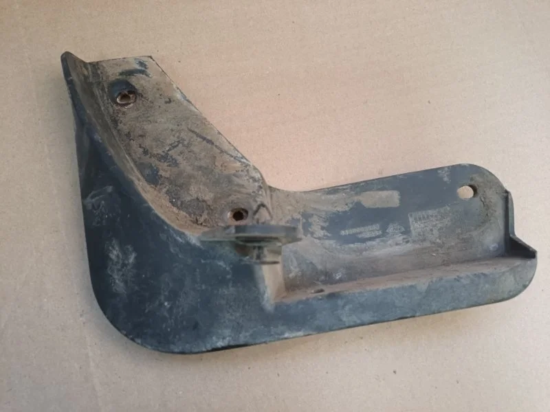 Брызговик передний левый Lada Vesta Sw 2021 8450008253 УНИВЕРСАЛ 21129