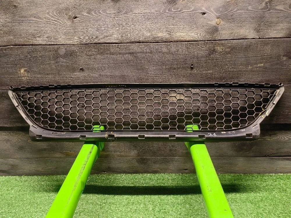 Решетка радиатора Renault Logan