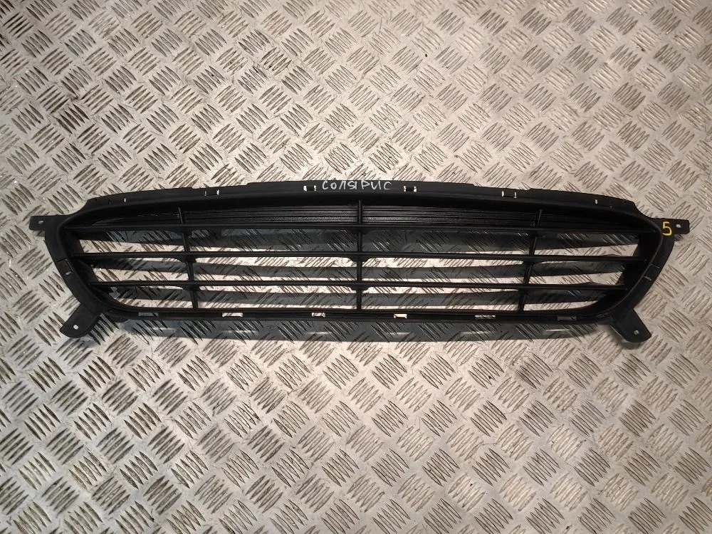 Решетка радиатора Hyundai Solaris I