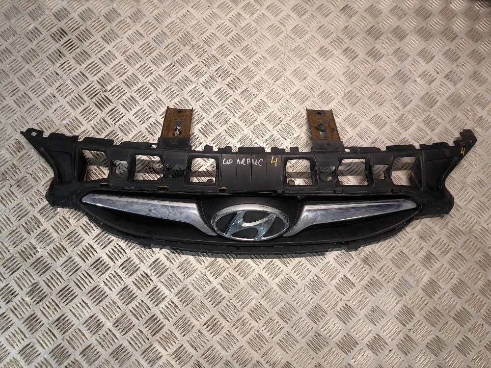Решетка радиатора Hyundai Solaris I