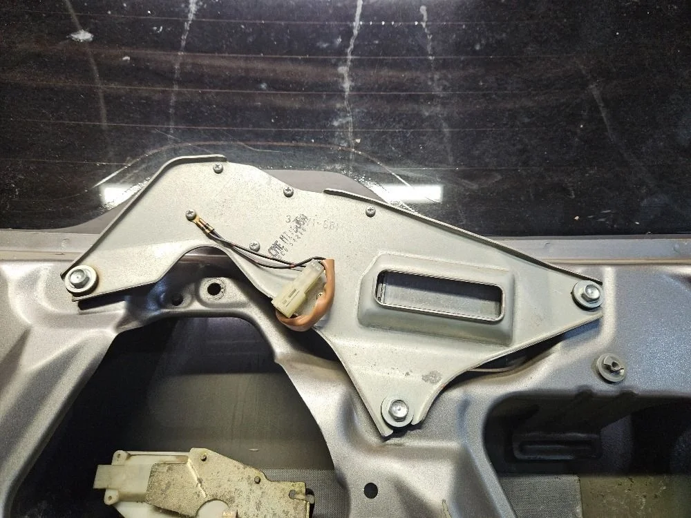 Моторчик стеклоочистителя задний на Honda Element