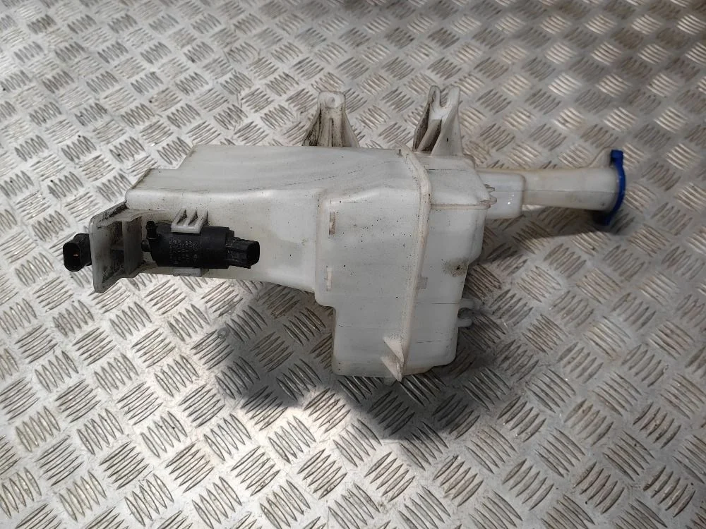 Бачок омывателя Hyundai Solaris