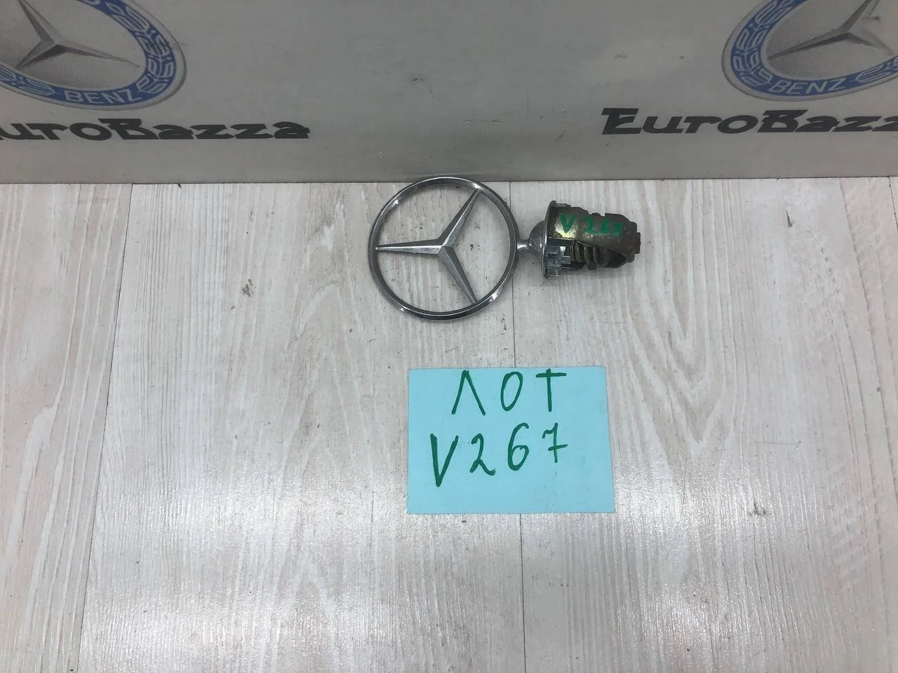 Знак в капот Mercedes W201