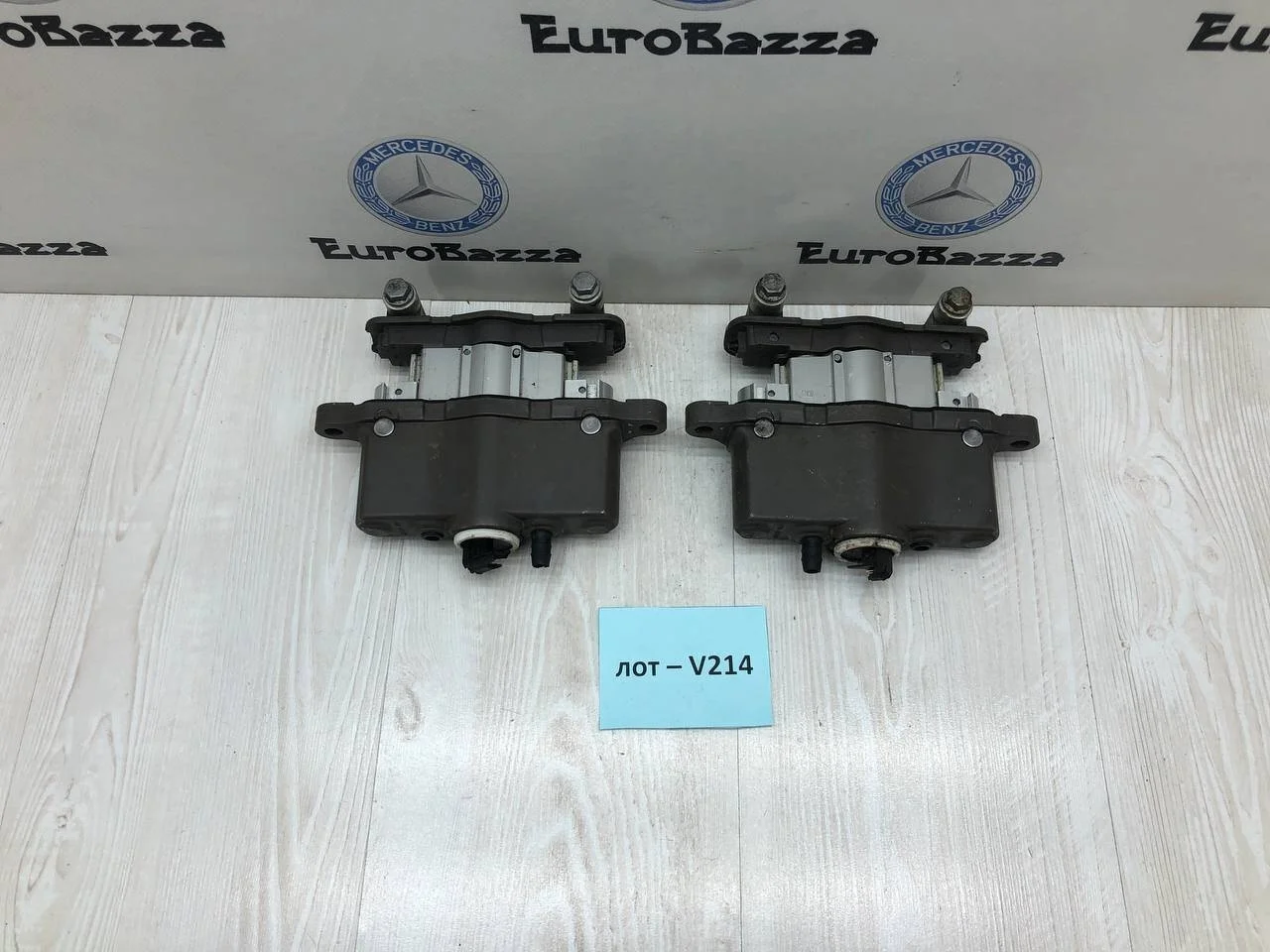 Пиропатрон капота Mercedes W207