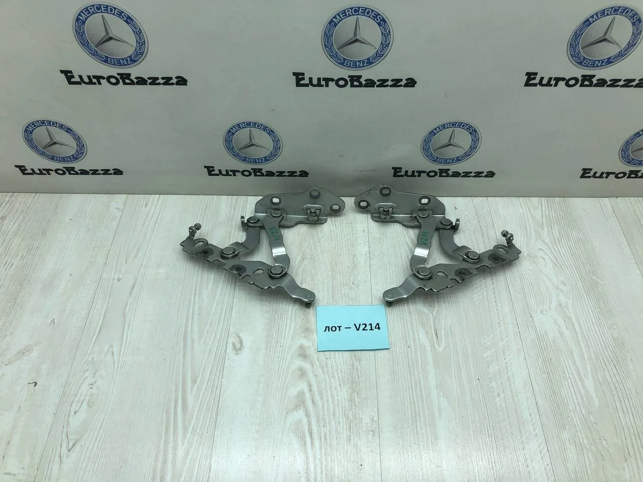 Петля капота Mercedes W207