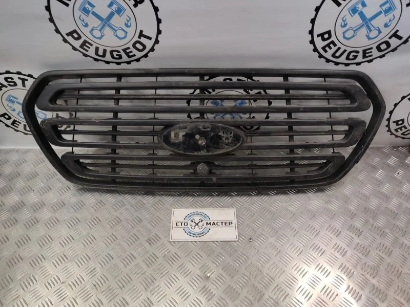 Решетка радиатора Ford Transit 1865286 TTG