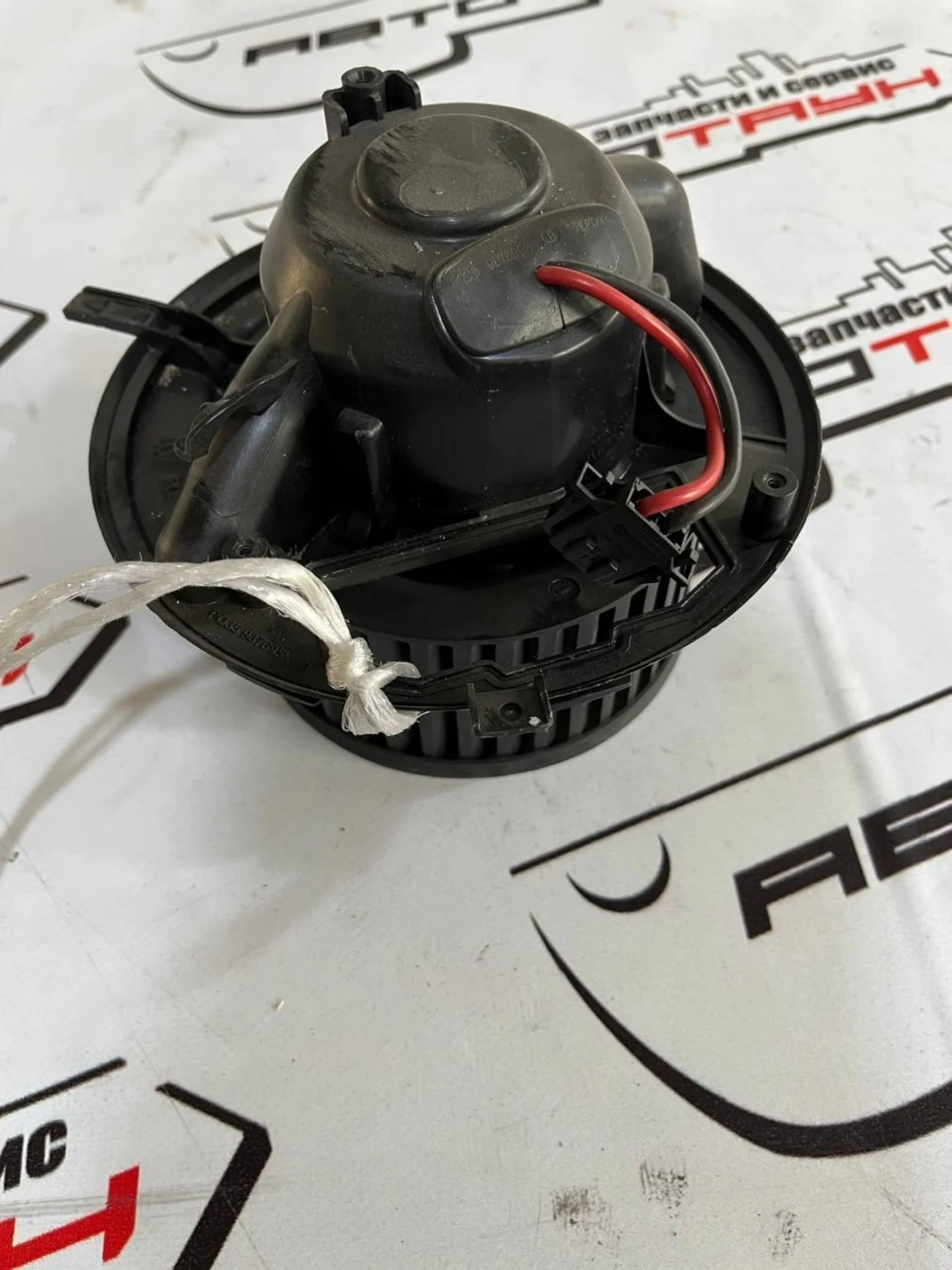 МОТОРЧИК ПЕЧКИ AUDI VOLKSWAGEN SEAT SKODA 1K2820015E